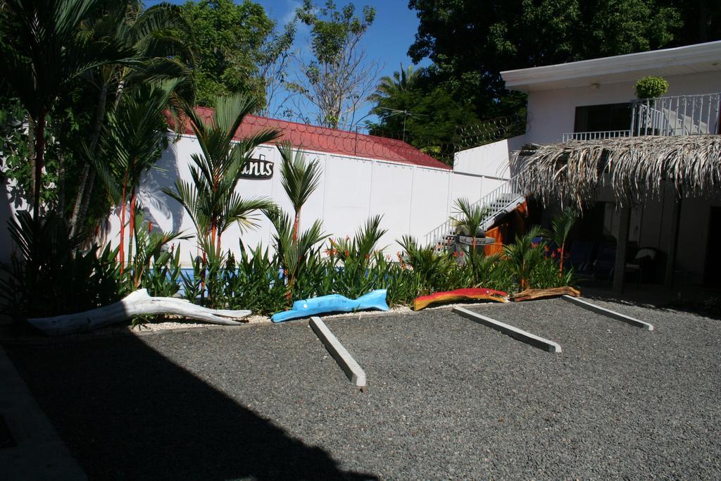 Tuanis Aparthotel Jacó Esterno foto