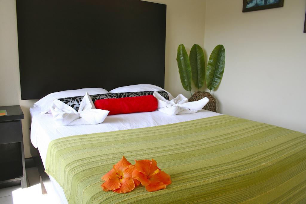 Tuanis Aparthotel Jacó Esterno foto