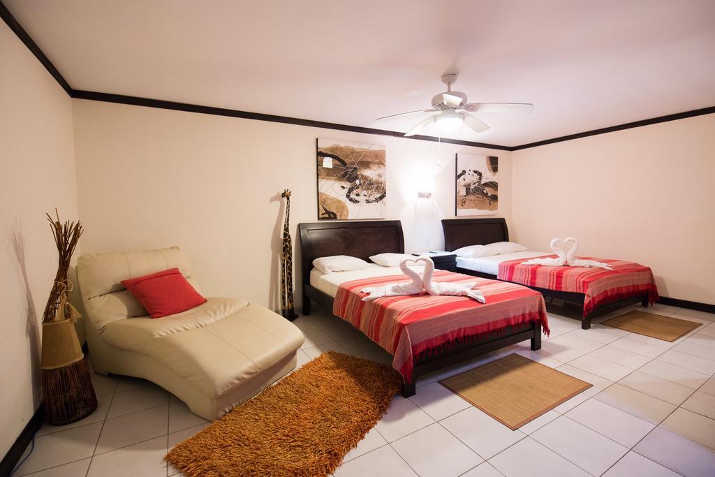 Tuanis Aparthotel Jacó Esterno foto