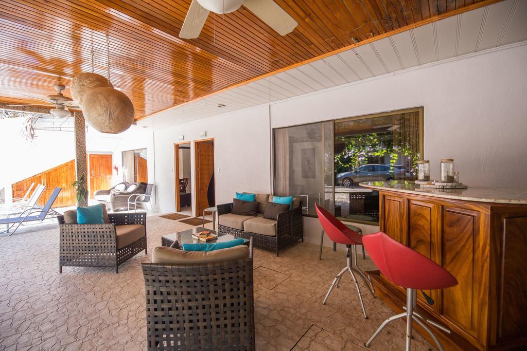 Tuanis Aparthotel Jacó Esterno foto