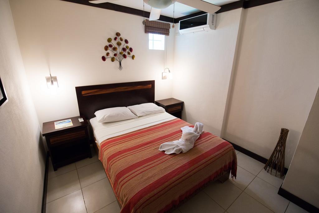 Tuanis Aparthotel Jacó Esterno foto