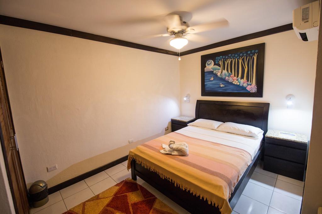 Tuanis Aparthotel Jacó Esterno foto
