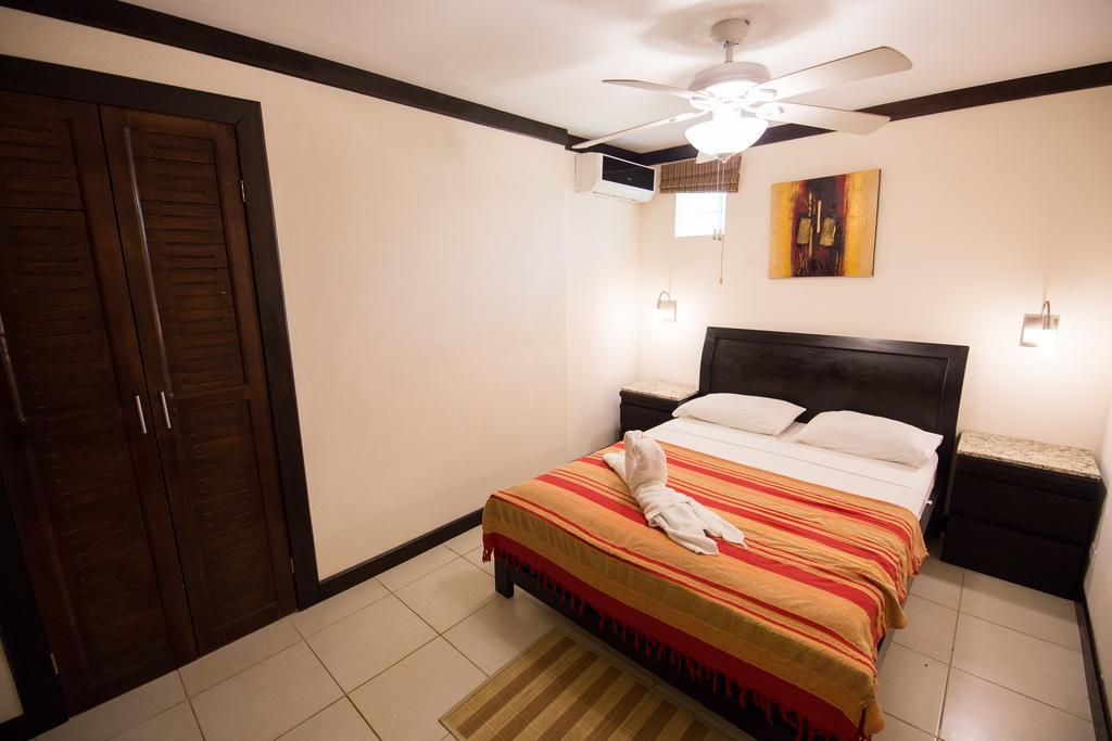 Tuanis Aparthotel Jacó Esterno foto