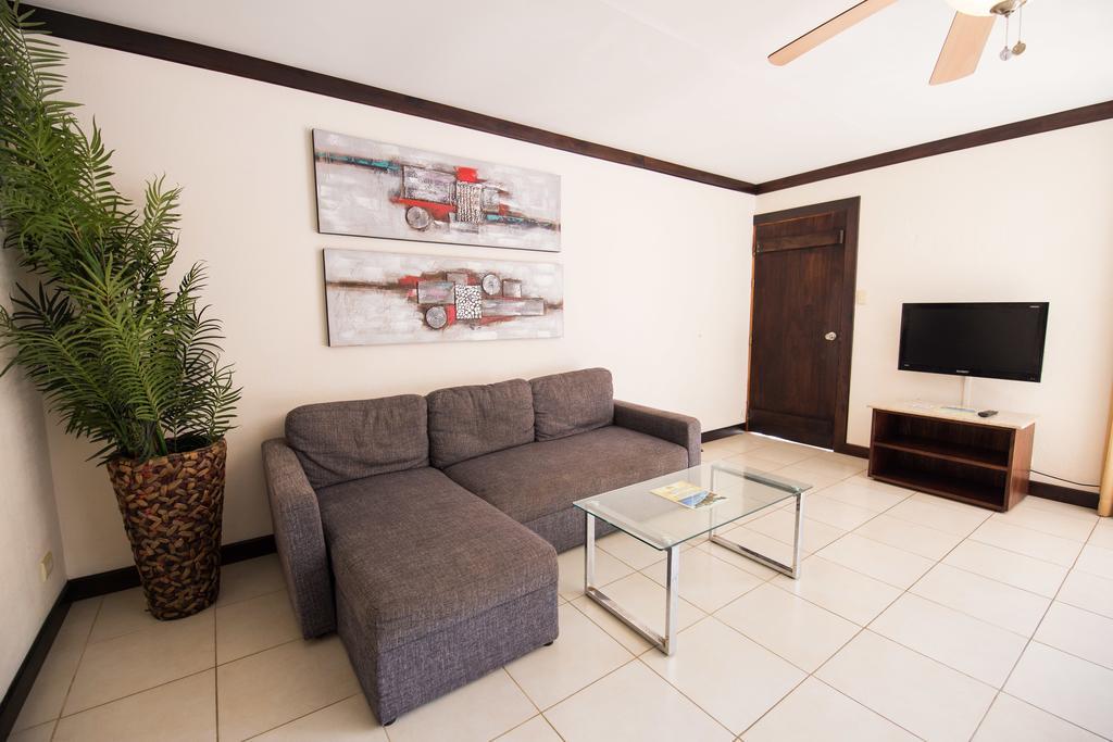 Tuanis Aparthotel Jacó Esterno foto