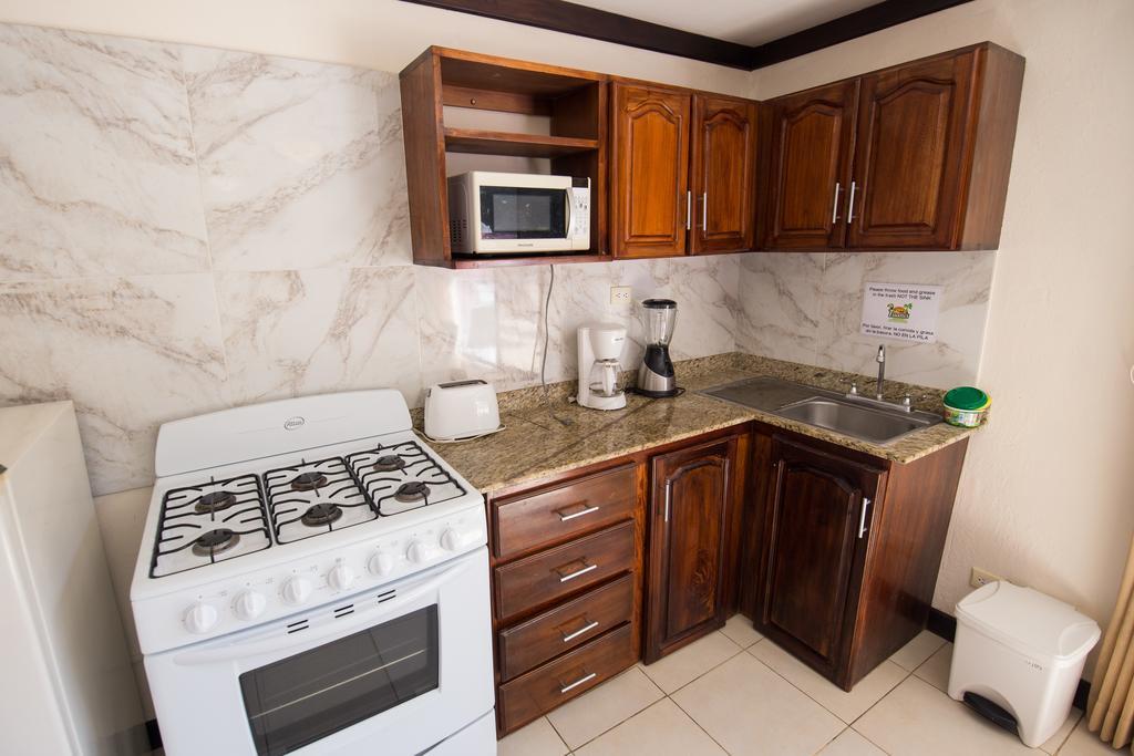 Tuanis Aparthotel Jacó Esterno foto