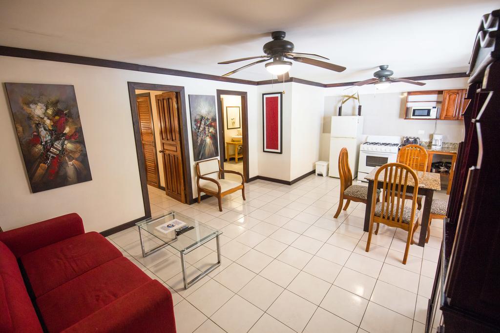 Tuanis Aparthotel Jacó Esterno foto