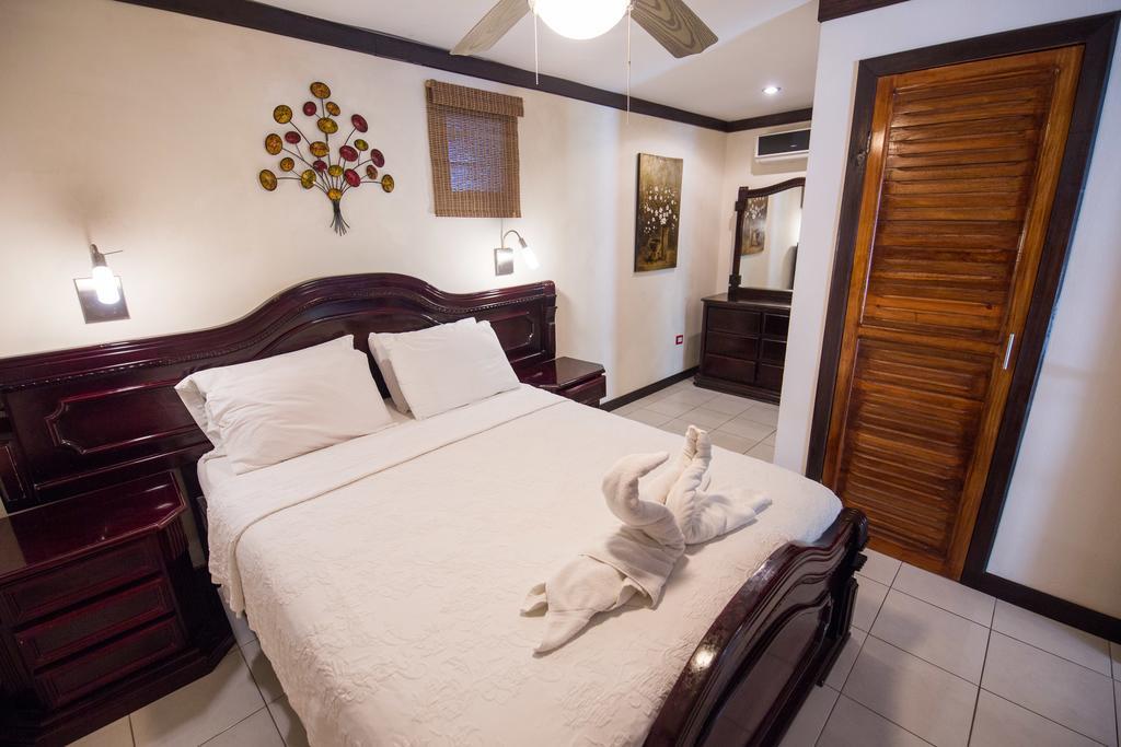 Tuanis Aparthotel Jacó Esterno foto