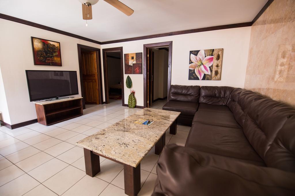 Tuanis Aparthotel Jacó Esterno foto