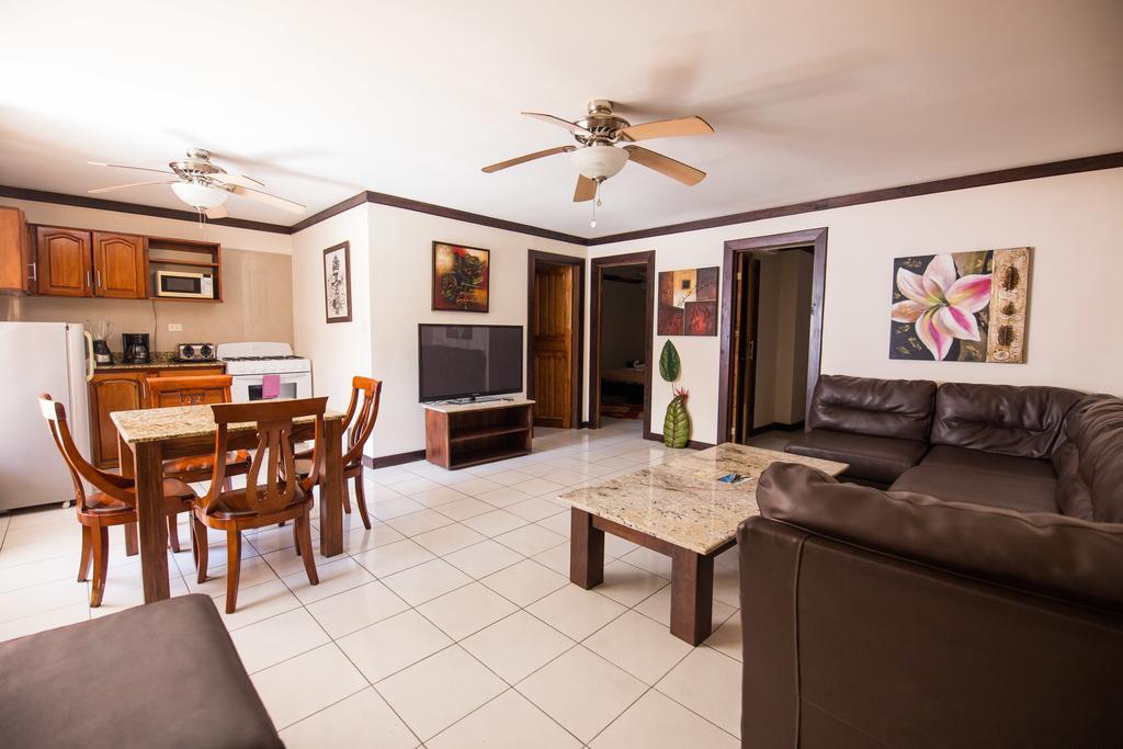 Tuanis Aparthotel Jacó Esterno foto