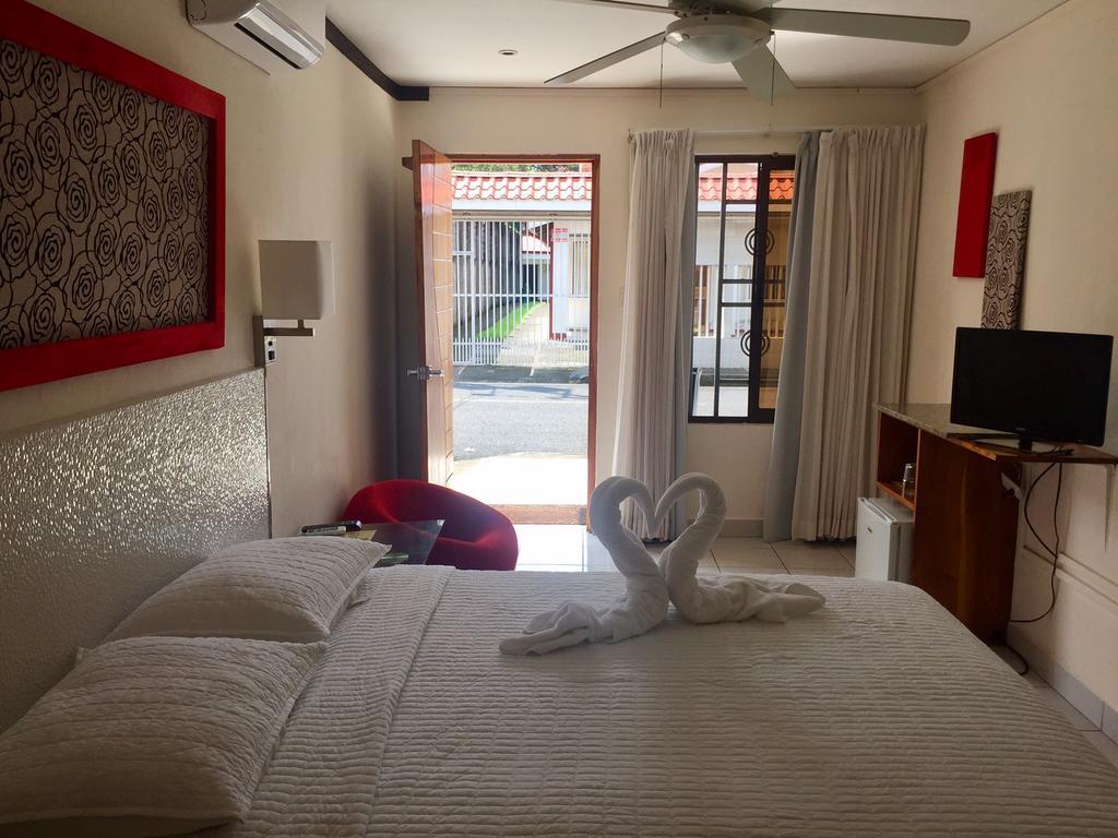 Tuanis Aparthotel Jacó Esterno foto